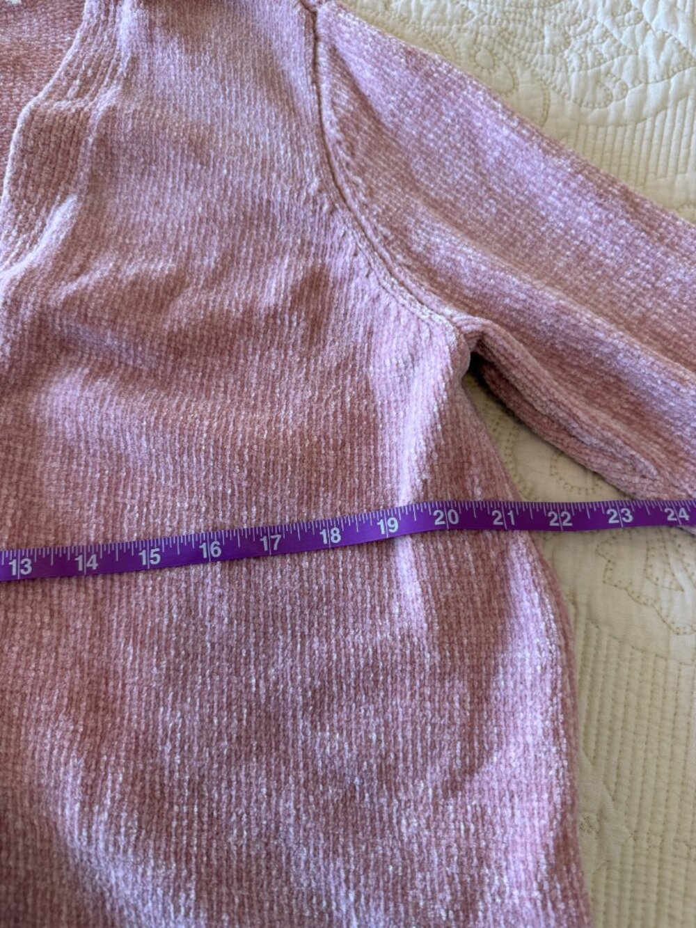 Soft pink chenille open-front cardigan featuring a relaxed fit - Picture 4 of 6